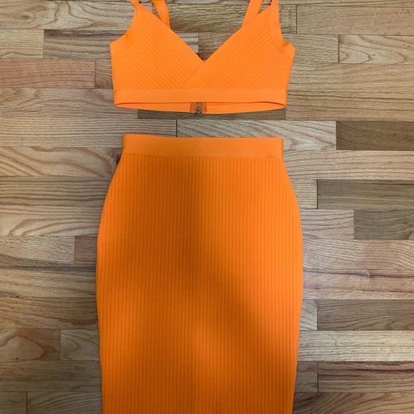 Neon Orange 2-piece bandage set. - Picture 2 of 3